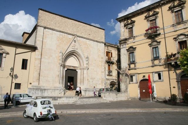 Chiesa di San Filippo Neri con vista dalla Piazza
